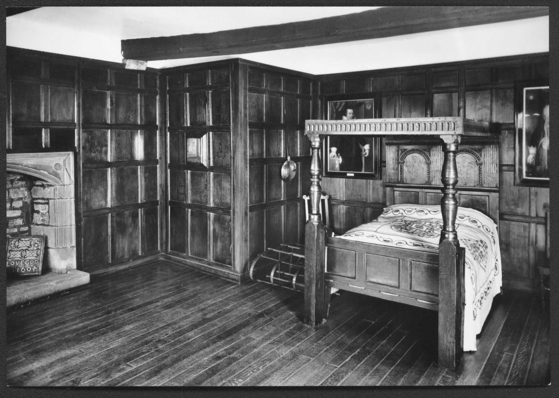 Hall I' th' Wood interior