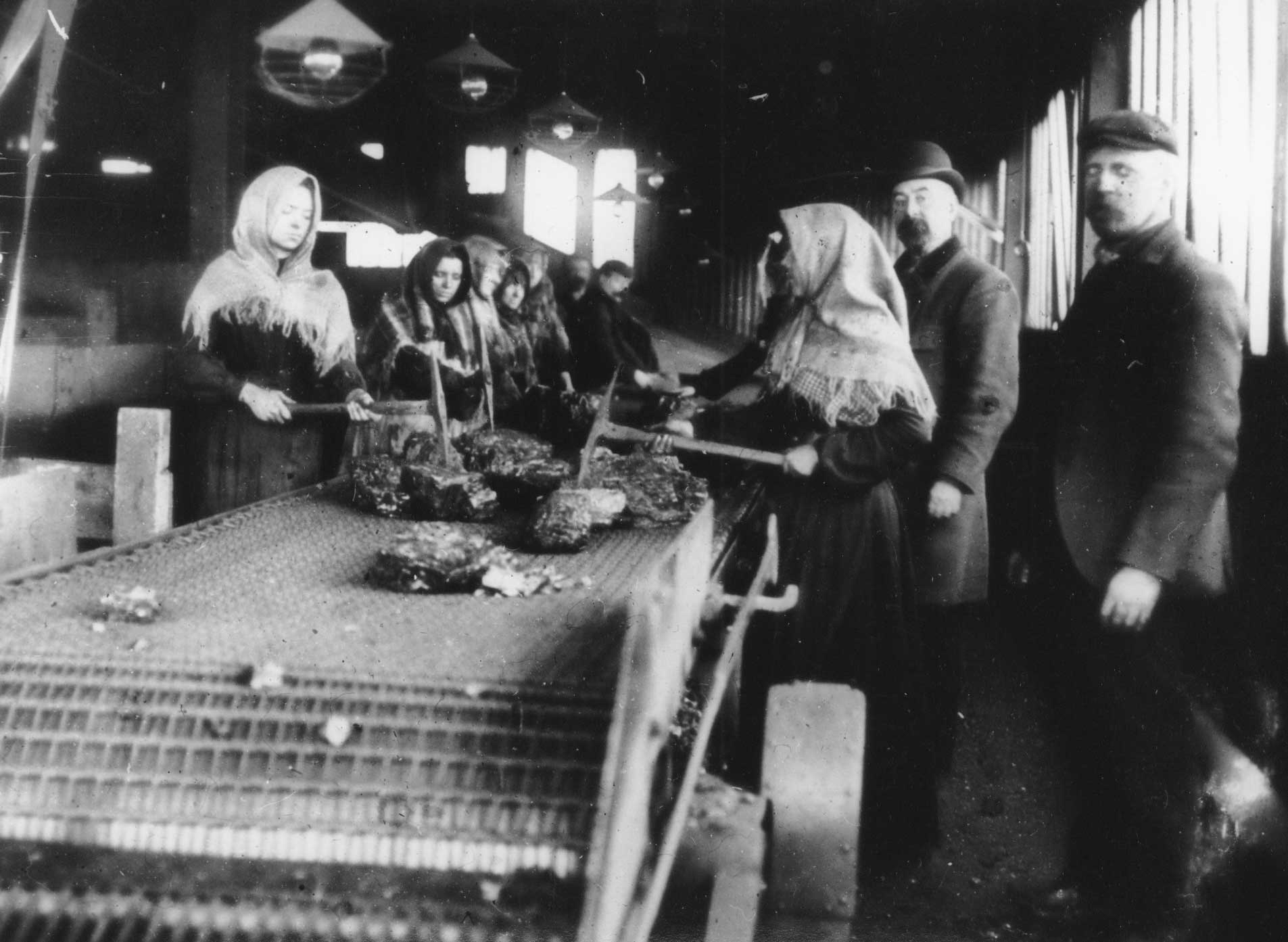 Women coal workers at Chanters Colliery