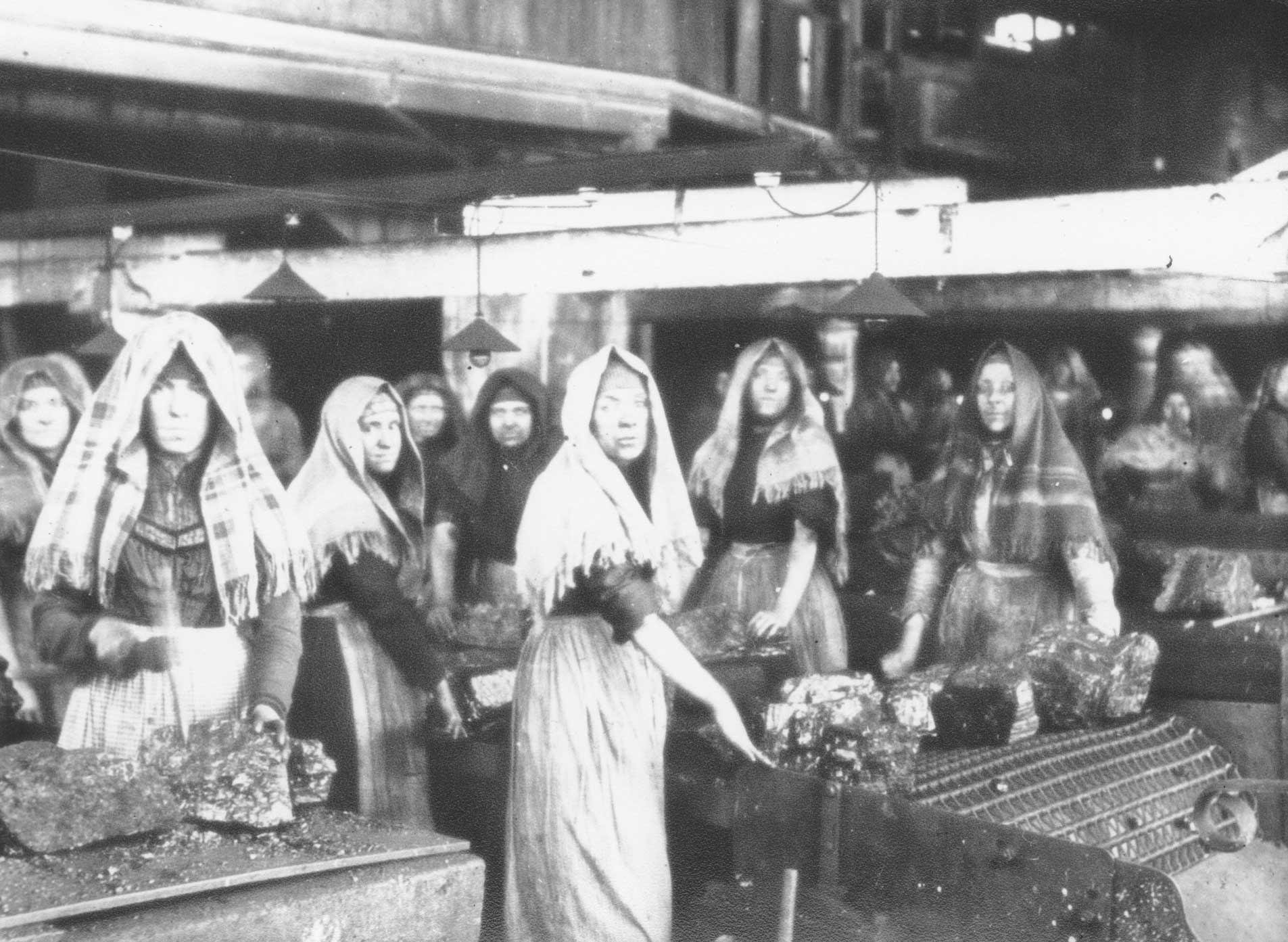 Women coal workers at Chanters Colliery